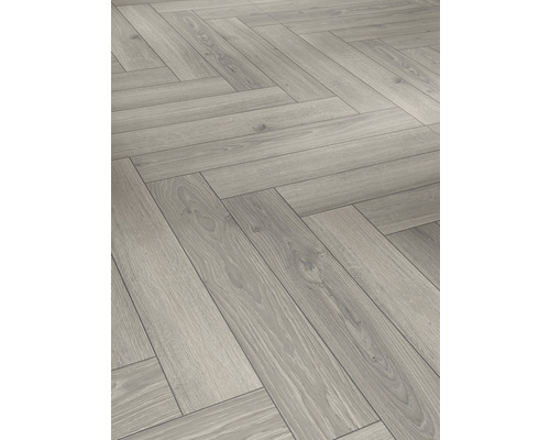 Laminát položený do vzoru rybí kosti