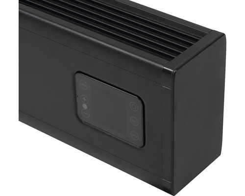 Černý radiátor s digitálním displejem a ovládacími prvky.