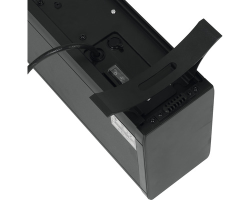 Detail elektrického topného tělesa se síťovým kabelem a vypínačem