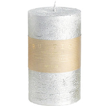 Stříbrná sloupová svíčka s rustikální strukturou