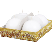 Šest bílých kulových svíček ve zlatém balení s vánoční dekorací