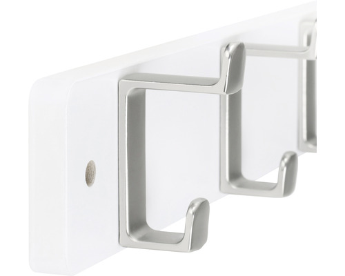 Věšáková lišta s několika háčky pro montáž na stěnu