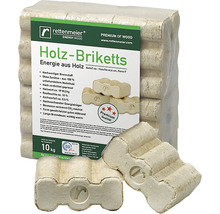 Dřevěné brikety v balení, ekologické palivo do krbu a kamen