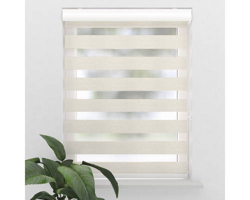 Béžová dvojitá roleta v okně