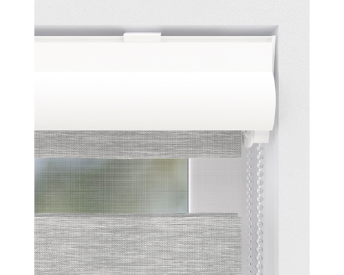 Dvojitá roleta s řetízkovým ovládáním na okně