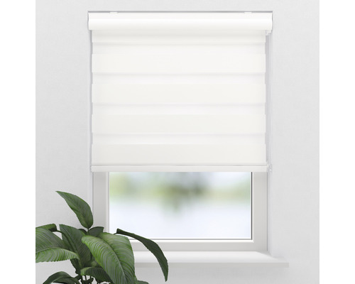 Okno s bílou roletou duo pro regulaci světla