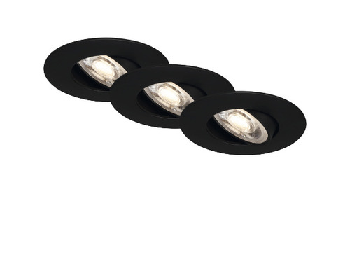 Tři černá vestavná stropní svítidla