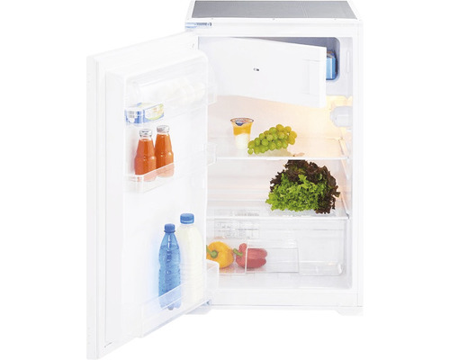 Otevřená lednice plná potravin