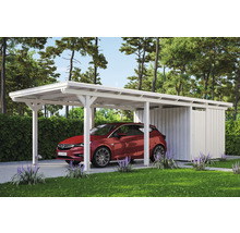 Bílý dřevěný carport s úložným prostorem a autem na zahradě