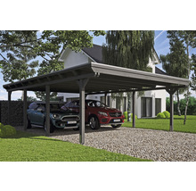 Dřevěný dvojitý carport se dvěma zaparkovanými auty před domem.