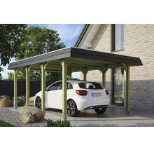 Dřevěný carport s autem pod ním