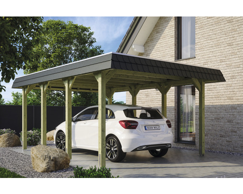 Dřevěný carport s autem pod ním