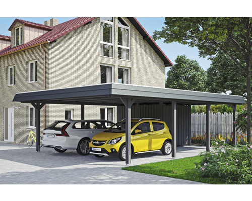 Přístřešek pro auto se dvěma zaparkovanými auty před domem