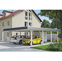 Dvojitý dřevěný přístřešek pro auto se dvěma zaparkovanými auty před domem