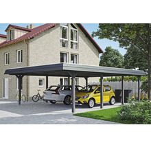 Přístřešek pro auto se dvěma zaparkovanými auty před domem.