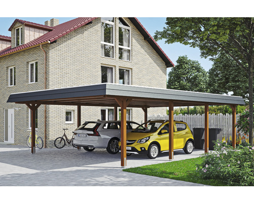 Dřevěný přístřešek pro auto se dvěma zaparkovanými auty před domem