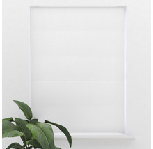 Okno se staženou roletou pro zatemnění