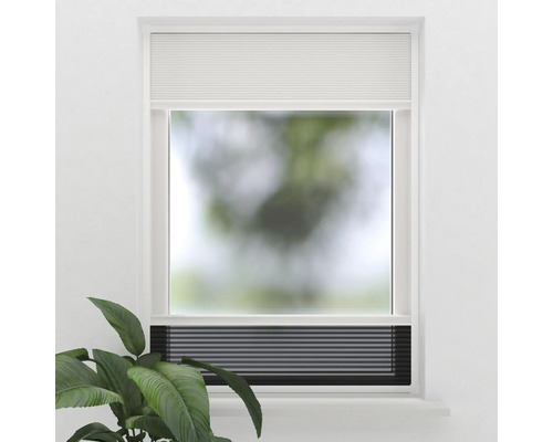 Okno se skládanou roletou pro regulaci světla