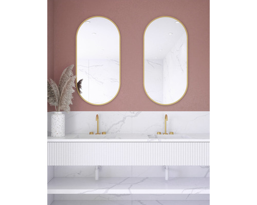 Koupelna se dvěma oválnými zrcadly, skříňkou pod umyvadlo a dekorací