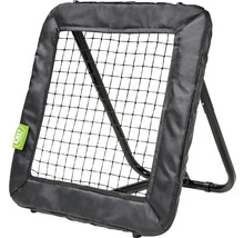 Branková stěna se sítí a kovovým rámem