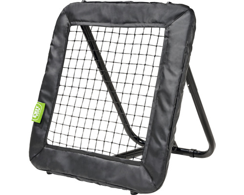 Branková stěna se sítí a kovovým rámem