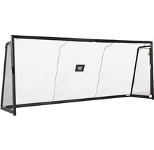 Fotbalová branka se sítí do zahrady