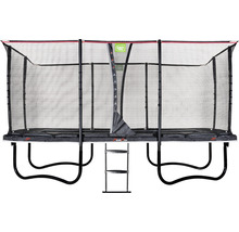 Obdélníková zahradní trampolína se sítí a žebříkem