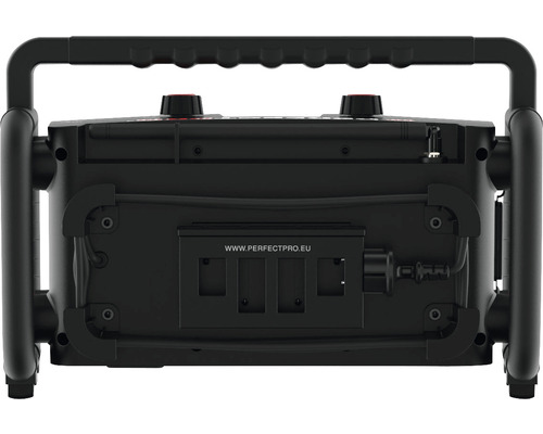 Pohled zezadu na staveništní rádio s rukojetí a ovládacími prvky