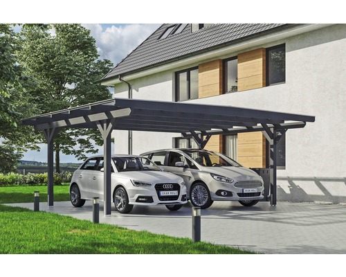 Dřevěný dvojitý carport se dvěma zaparkovanými auty před domem