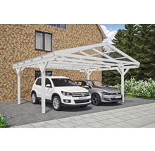 Dvojitý dřevěný carport se dvěma zaparkovanými auty před domem