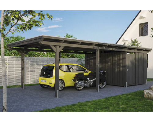 Dřevěný carport s úložným prostorem, pod ním auto a motorka