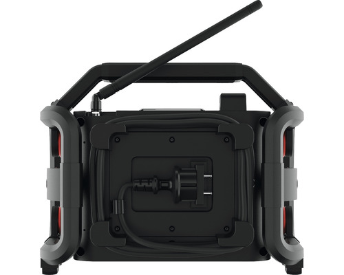 Pohled zezadu na přenosné staveništní rádio s anténou a navinutým napájecím kabelem.