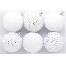 Šest bílých vánočních koulí s různými vzory v balení.