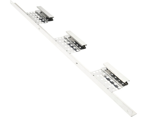 Kovová podpěra s několika svorkami pro upevnění