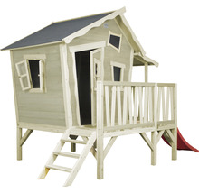 Dřevěný hrací domek se skluzavkou a žebříkem