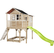 Dřevěný hrací domek se skluzavkou, žebříkem a pískovištěm