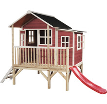 Dřevěný hrací domek se skluzavkou a krytou verandou