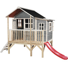 Dřevěný hrací domek se skluzavkou do zahrady