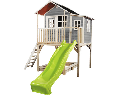 Dětský domek se skluzavkou a žebříkem do zahrady