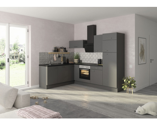 Šedá vestavěná kuchyně s odsavačem par v moderním pokoji