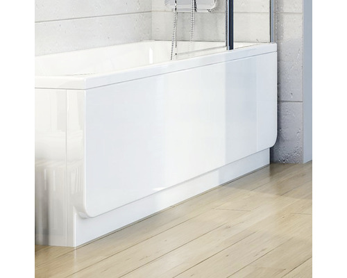 Bílý kryt vany v koupelně