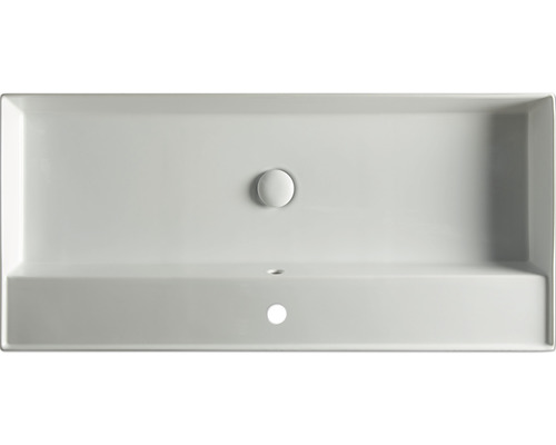 Pohled shora na obdélníkové keramické umyvadlo se zátkou a otvorem pro baterii