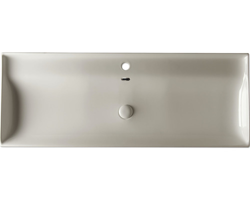 Pohled shora na obdélníkové umyvadlo