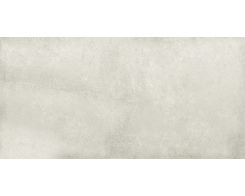 Světlá, matná podlahová dlaždice s jemnou texturou