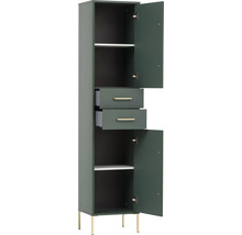 Úzká vysoká skříň se dvěma zásuvkami a otevřenými dveřmi do koupelen nebo jiných obytných prostor.