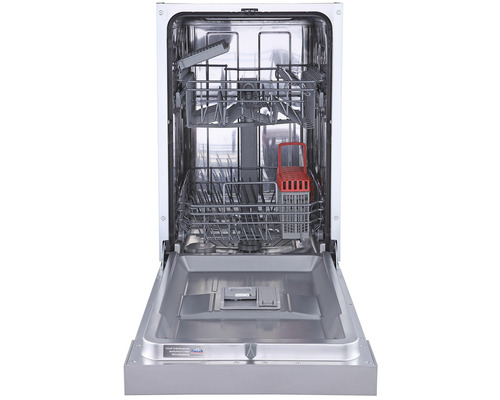 Otevřená myčka nádobí s koši na nádobí