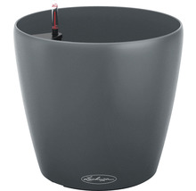 Tmavý květináč se zavlažovacím systémem