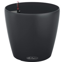 Černý květináč se zavlažovacím systémem