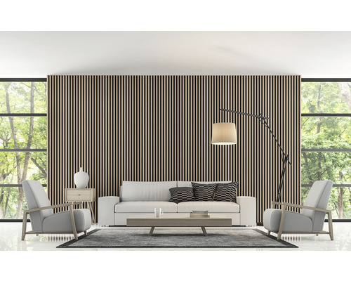 Moderní obývací pokoj s dřevěným obkladem stěn, pohovkou a křesly