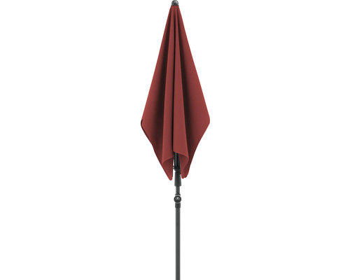 Zavřený slunečník s tyčí